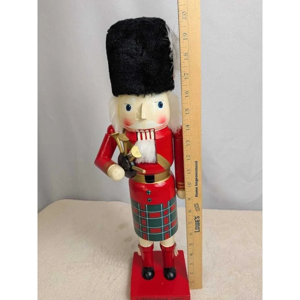 The Bombay Company Nutcracker Christmas 1997 Soldier Tartan Kilt Bagpipes Decor‎